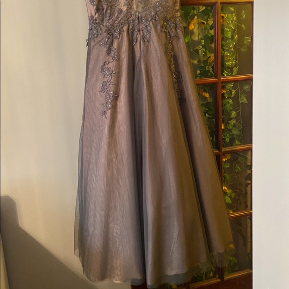 Dress - Picture 3 of 3